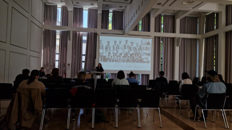 Photograph of Emma Christopher presenting at the ESTA workshop in Bonn on May 9th, 2025